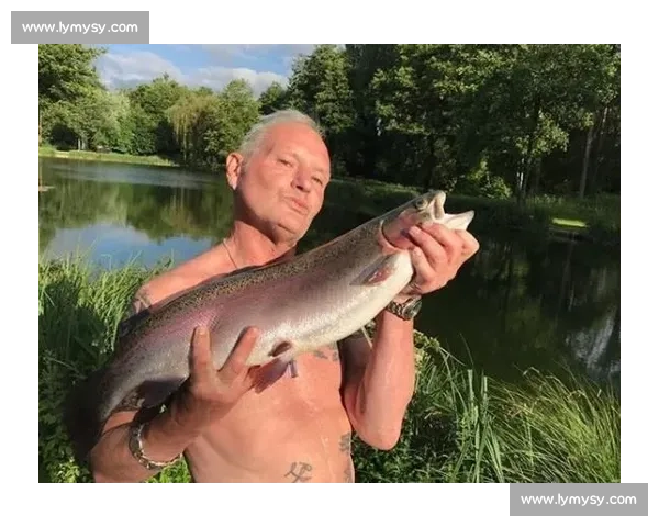 重庆巴南 6 岁萌娃力擒 6 斤大鲤鱼！小小身躯爆发惊人钓鱼天赋